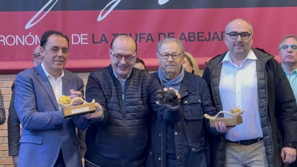 Serrano, presidente de la diputacin, con Tumbarelo y Maroto.