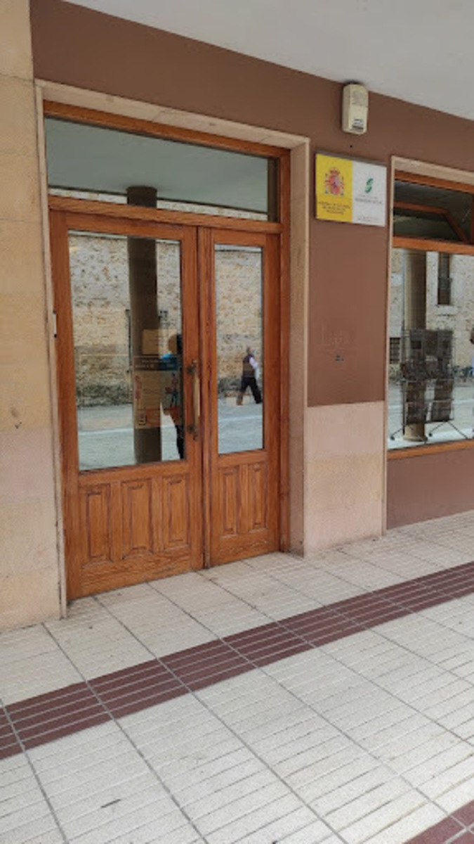 fachada de la oficina de la Seguridad Social en El Burgo de Osma