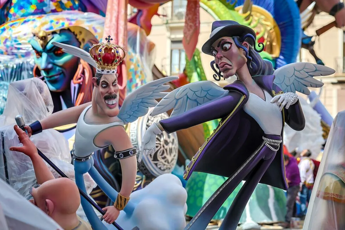 MUNDO CLÁSICO. Fallas, Eco y Narciso y Roma en Semana Santa